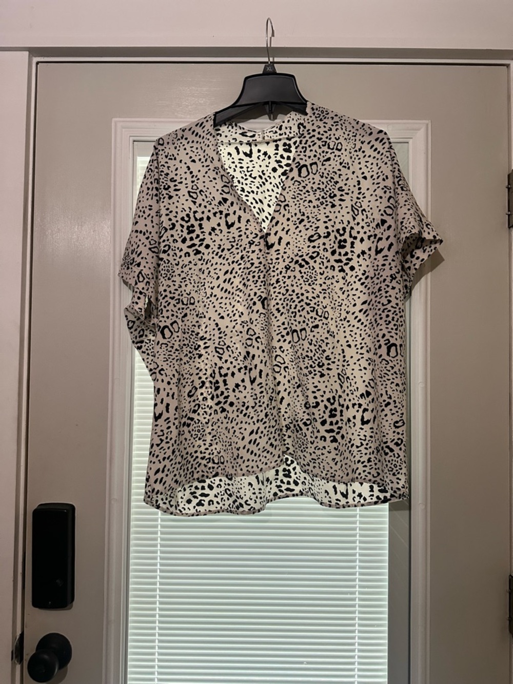 Leopard Print Short Sleeve V-Neck Blouse in White
